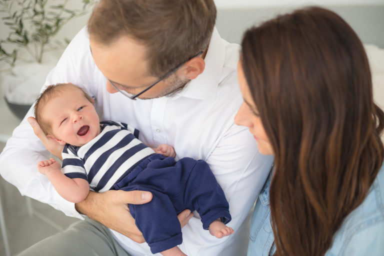 newborn fotografie, rodiče se synem